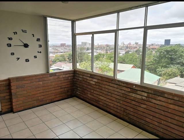 2 BEDROOM APARTMENT TO LET IN CLARENDON